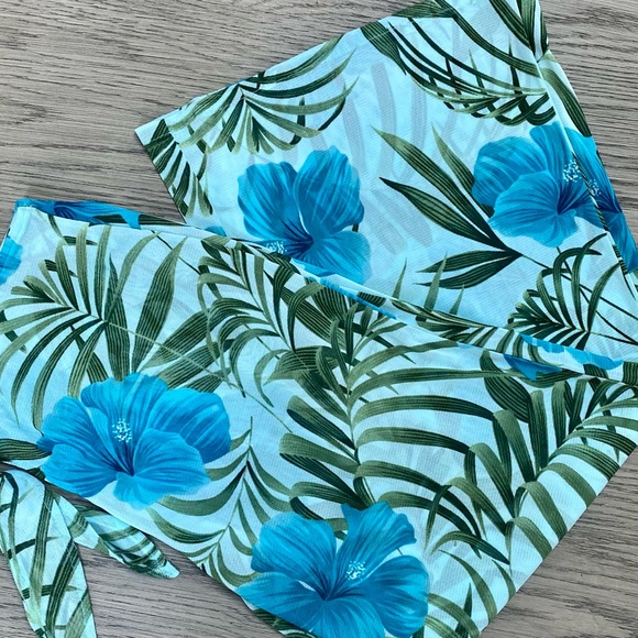 Cami Swim Hibiscus Print One Piece Bathing Suit + Coordinating Coverup Set 10 - Picture 12 of 15